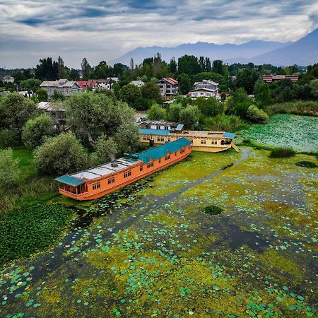 Hotel Kings Houseboats à Srīnagar Extérieur photo