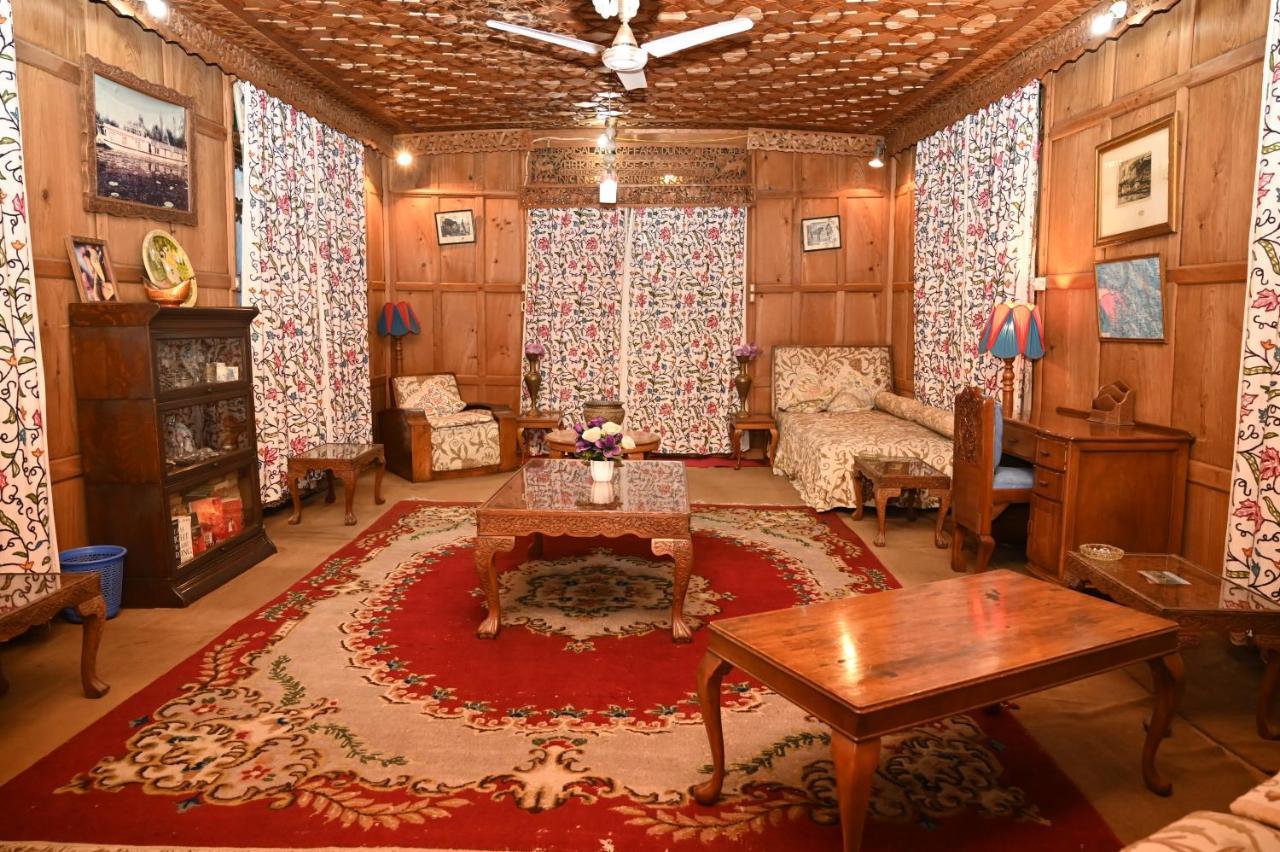 Hotel Kings Houseboats à Srīnagar Extérieur photo