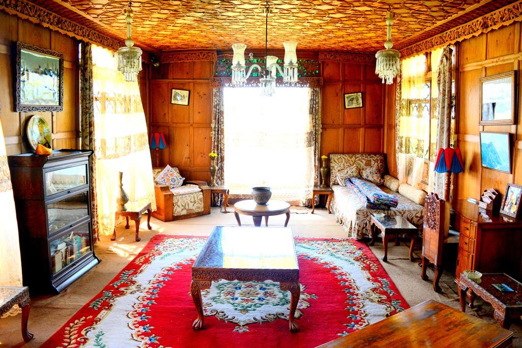 Hotel Kings Houseboats à Srīnagar Extérieur photo