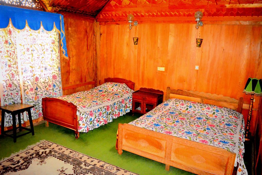 Hotel Kings Houseboats à Srīnagar Chambre photo