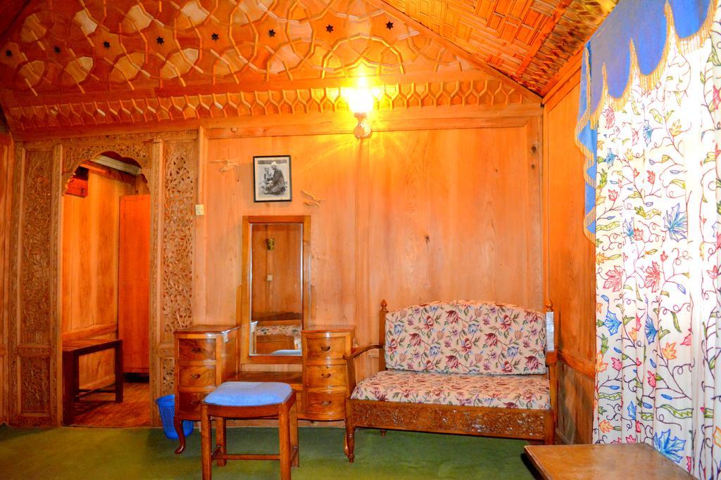 Hotel Kings Houseboats à Srīnagar Chambre photo
